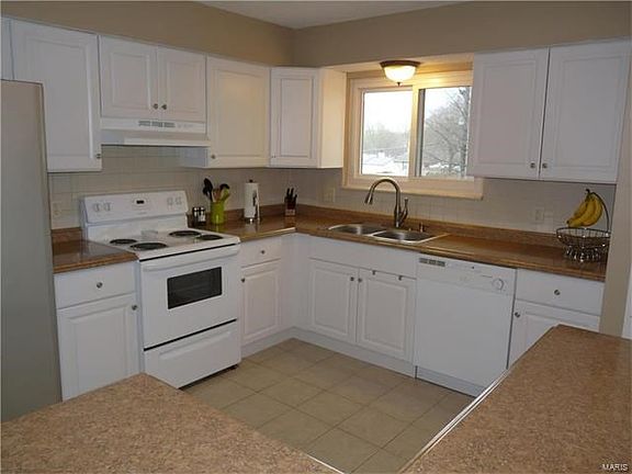 New cabinetry, countertops & appliances!