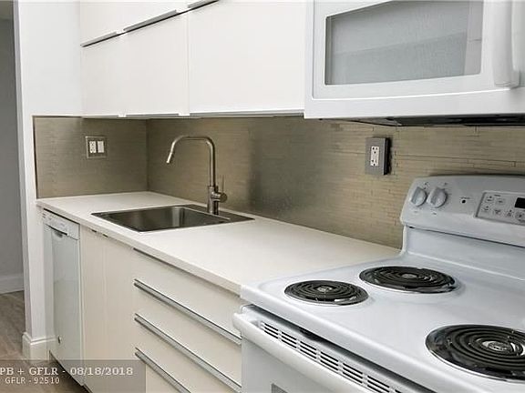 3rd image of 240 Lakeview Dr APT 203
