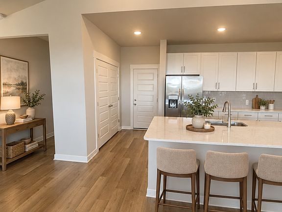 3rd image of 1060 Pebble Run Rd