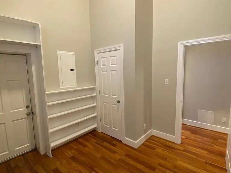 729 Catherine St — Photo 21