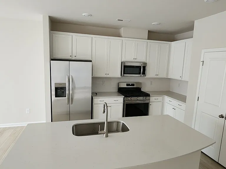 1636 Wren Creek Rd — Photo 1