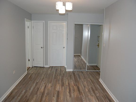 4th image of 1132 Troost Ave #206