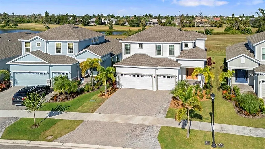 5 bed, 3.5 bath, 2656 sqft, $3,500 — Photo 2