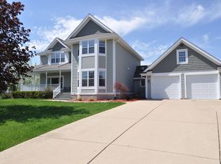 180 W Fairfield Ct, Oak Creek, WI 53154