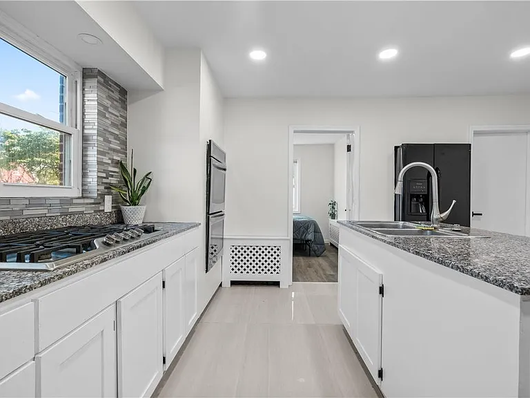 726 Seneca St #1 — Photo 31