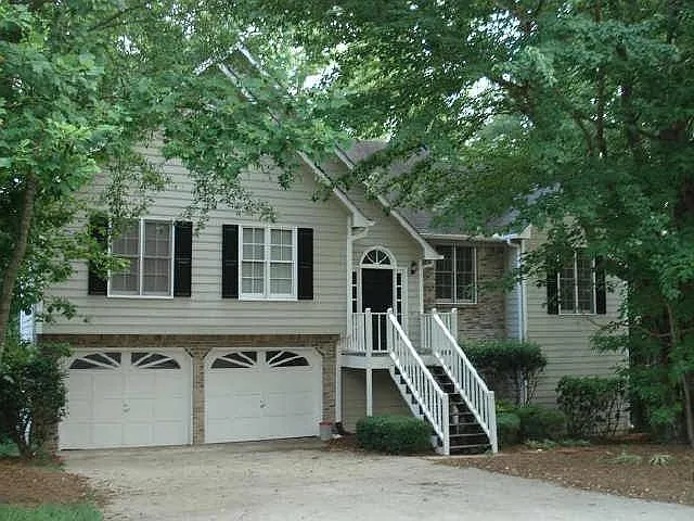 1094 Wynford Commons SW photo 1