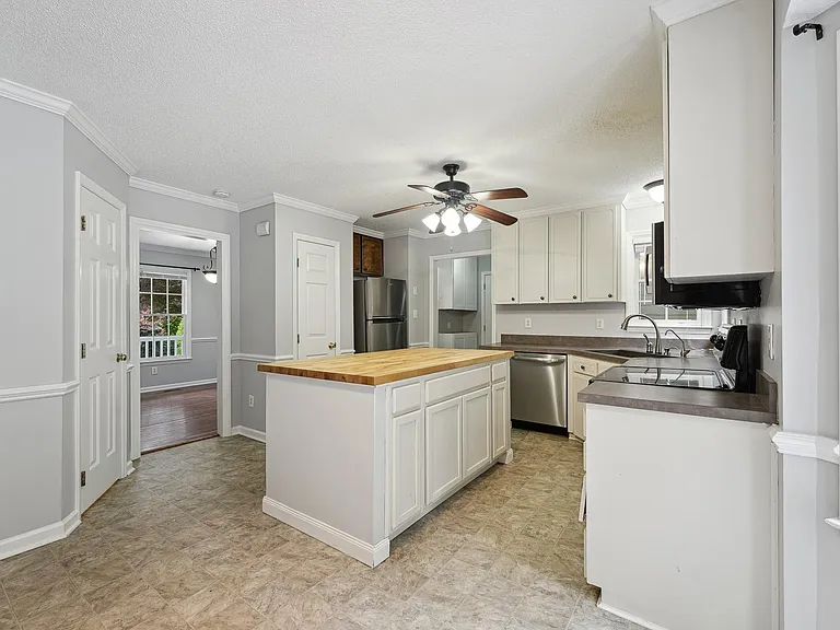 223 Wintergreen Dr — Photo 12