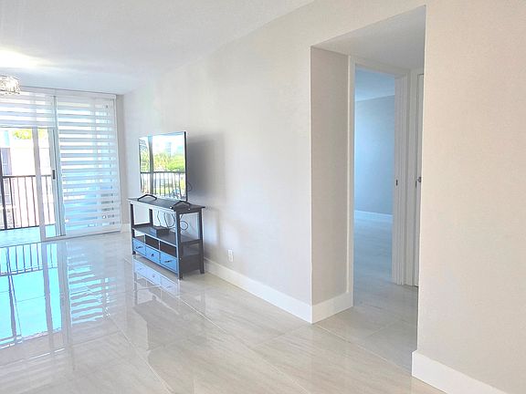 Living Room, high gloss porcelain tiles, Zebra Custom Shades