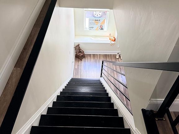 5th image of 521 E Moore St