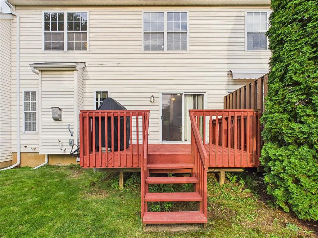3 bed, 2.5 bath, 1836 sqft, $2,400 — Photo 2