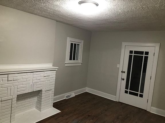 5th image of 742 Marguerite Ave