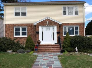 28 Ashwood Rd FL 1ST, Port Washington, NY 11050