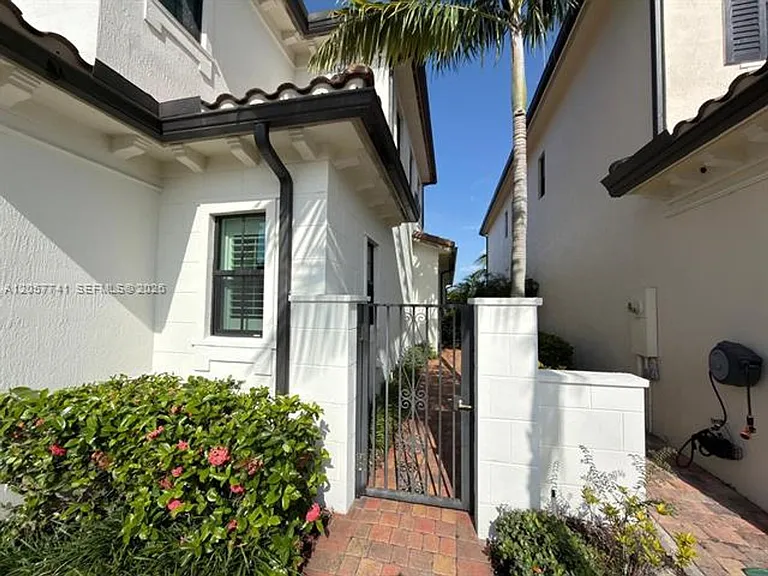 455 SW 113th Ln #0 — Photo 5