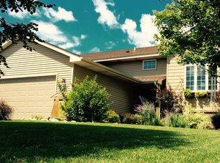 869 114th Lane Ne, Blaine, MN 55434