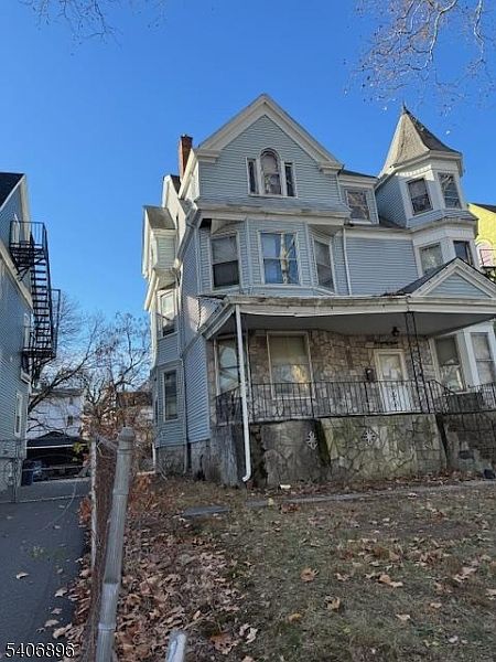 2nd image of 79 Chestnut St