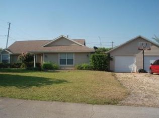 405 12th St SW, Vero Beach, FL 32962