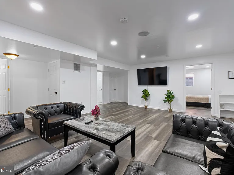 11810 Tregiovo Pl — Photo 23