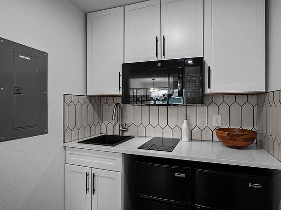 4th image of 615 Jadwin Ave #5126300