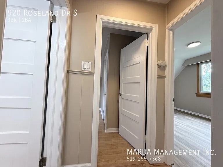 920 Roseland Dr S — Photo 23