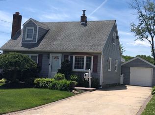 16 W 23rd St, Deer Park, NY 11729