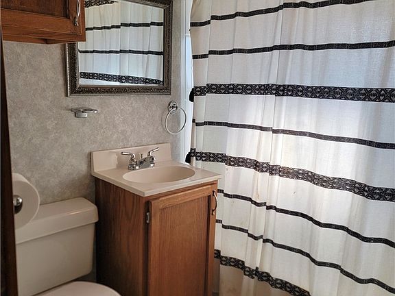 5th image of 214 Perry St