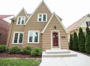 4620 N Bartlett Ave, Whitefish Bay, WI 53211
