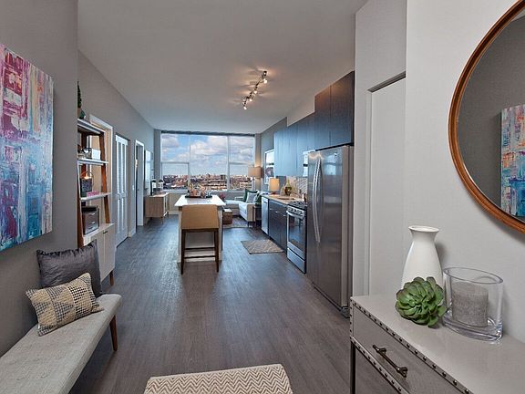 4th image of 1008 S Clark St #1305