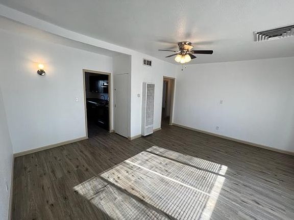 3rd image of 2219 College Ave