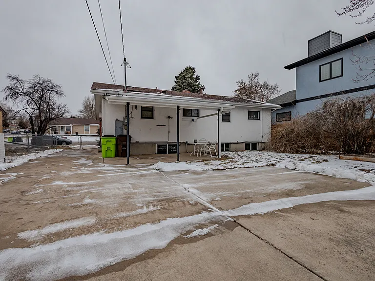 1124 E San Miguel St — Photo 41
