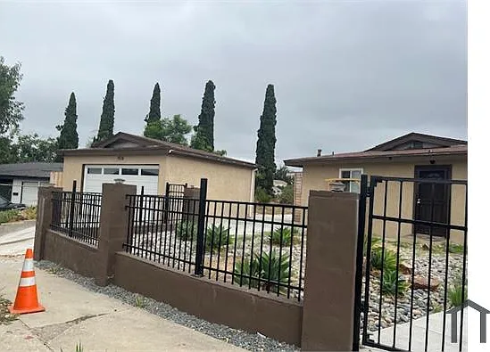 2 bed, 700 sqft, $2,700 — Photo 3