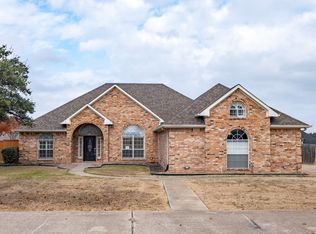 1225 E Remington Park Dr, Terrell, TX 75160