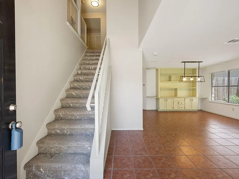 1901 Lobelia Dr — Photo 3