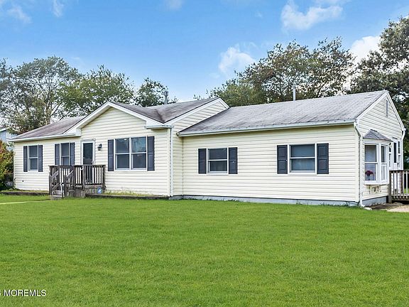 2nd image of 470 Barnacle Road