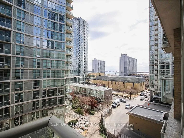 9 Spadina Ave #618 — Photo 27