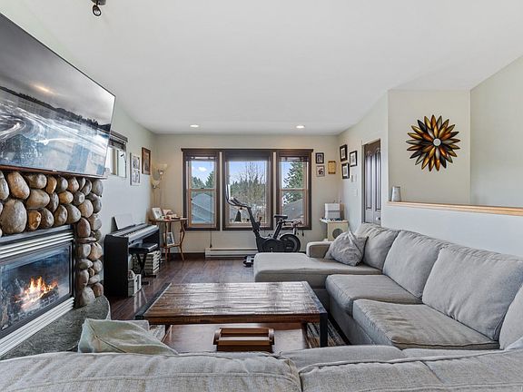 2nd image of 2735 B Rydal Ave