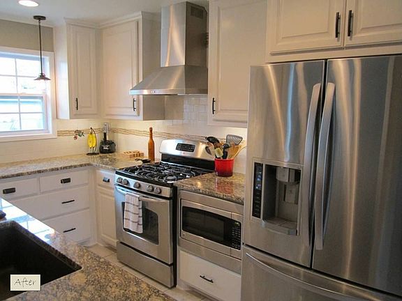 3rd image of 805 Debra Dr