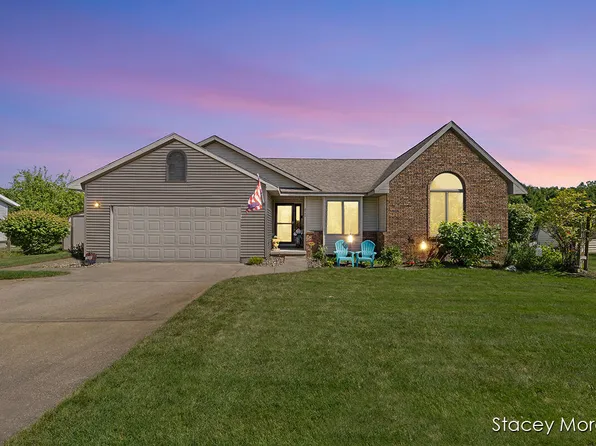 9743 River Rd, Greenville, MI 48838