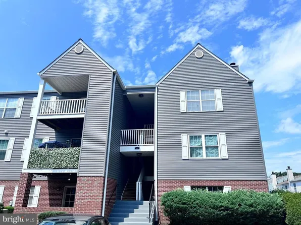 202 Grosvenor Ln APT 203, Stafford, VA 22556