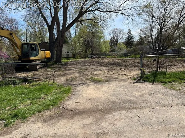 21318 Waldron St, Farmington, MI 48336