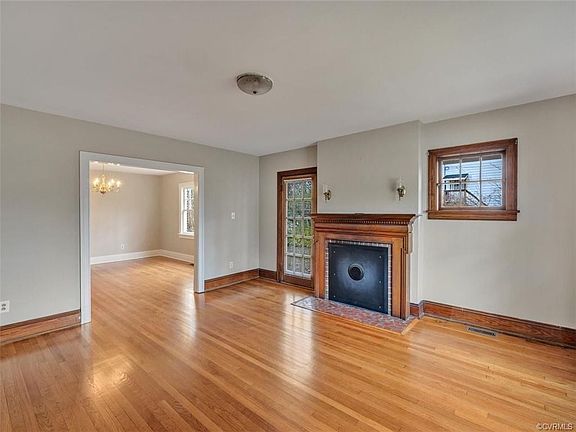 4th image of 2206 Oakwood Ln