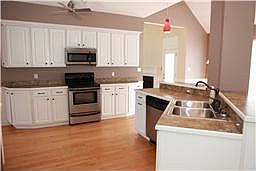 4th image of 139 Gallant Ct