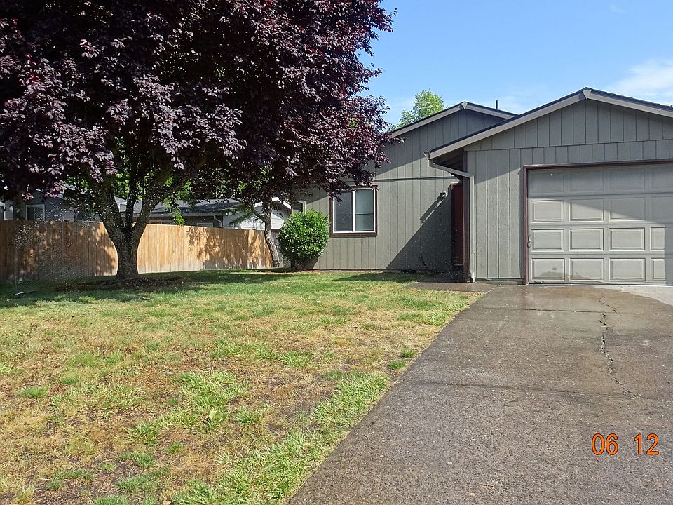 1st image of 2175 NE Lilac Ct
