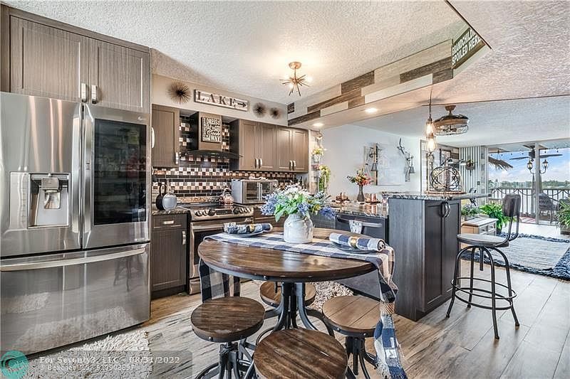 1st image of 118 Lake Emerald Dr APT 401