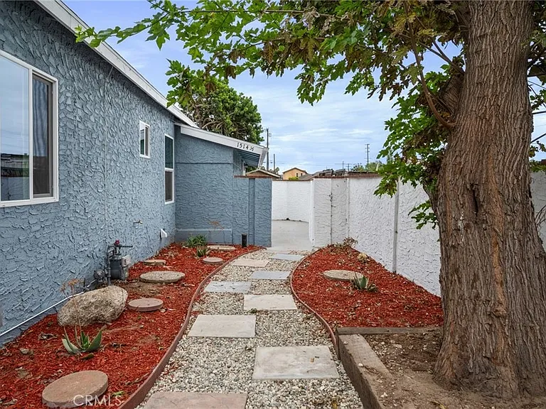 1514 E Young St #1 — Photo 8