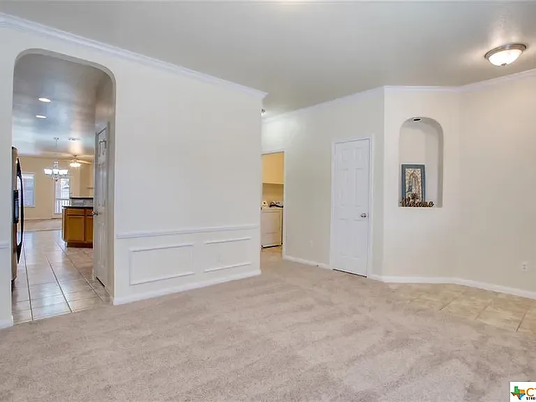 3 bed, 2190 sqft, $2,350 — Photo 3