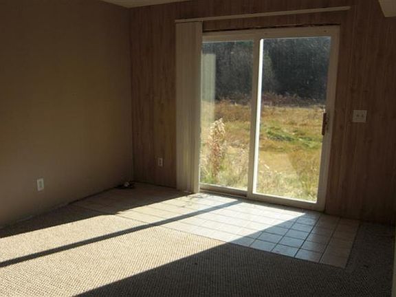 5th image of 8606 Division Ave NE