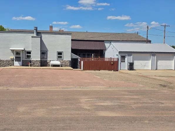 102 E 4th St, Gregory, SD 57533