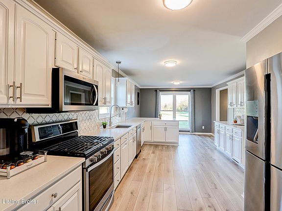 5th image of 393 Cranbourne Grange