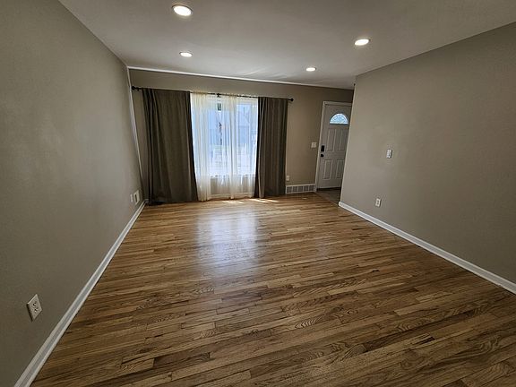 4th image of 8234 Perrin Ave
