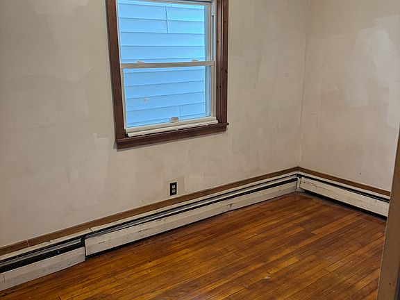 5th image of 21 Pearl St APT 2